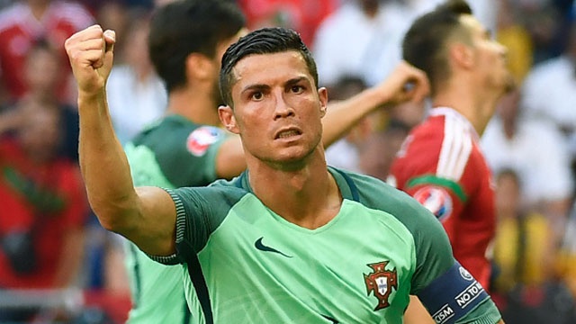 Ronaldo sut nhieu nhat truoc vong 1/8 Euro 2016 hinh anh