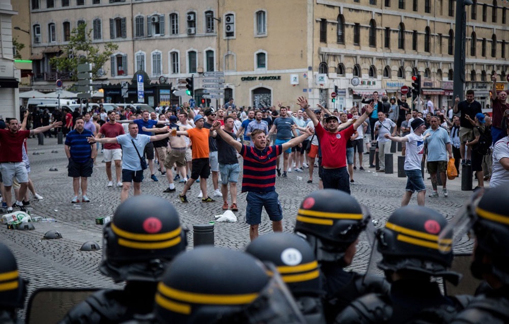 CĐV gây phản cảm ở Euro 2016 ảnh 8 CDV gay phan cam o Euro 2016 anh 8