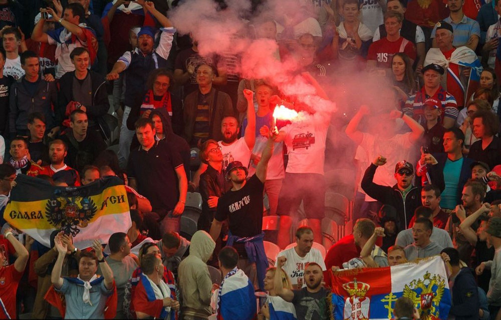 CĐV gây phản cảm ở Euro 2016 ảnh 7 CDV gay phan cam o Euro 2016 anh 7