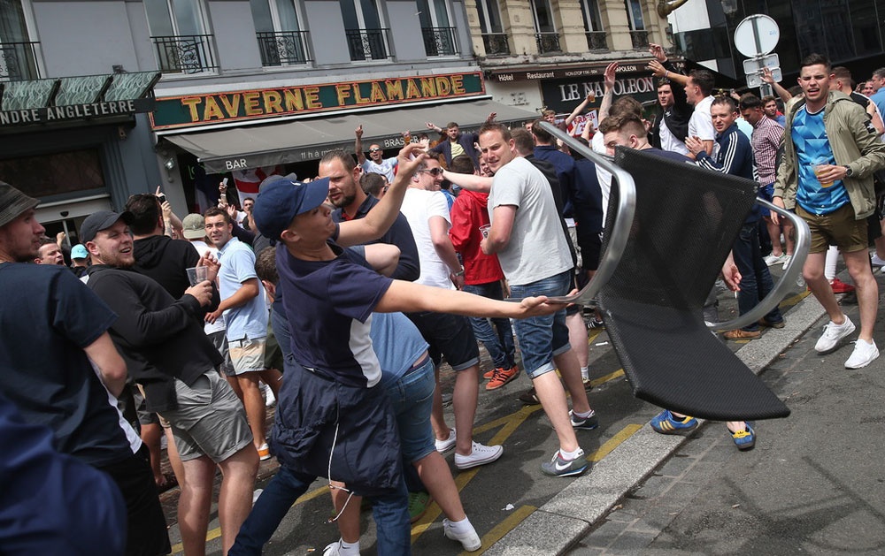 CĐV gây phản cảm ở Euro 2016 ảnh 5 CDV gay phan cam o Euro 2016 anh 5