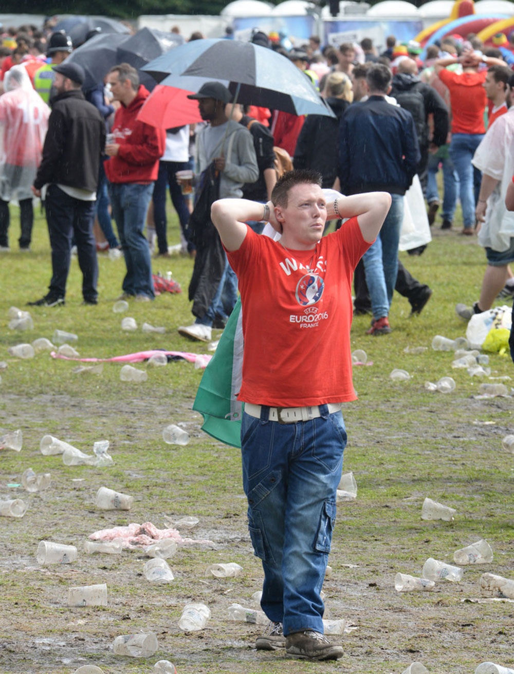 CĐV gây phản cảm ở Euro 2016 ảnh 3 CDV gay phan cam o Euro 2016 anh 3