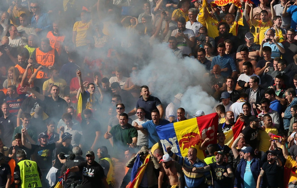 CĐV gây phản cảm ở Euro 2016 ảnh 13 CDV gay phan cam o Euro 2016 anh 13