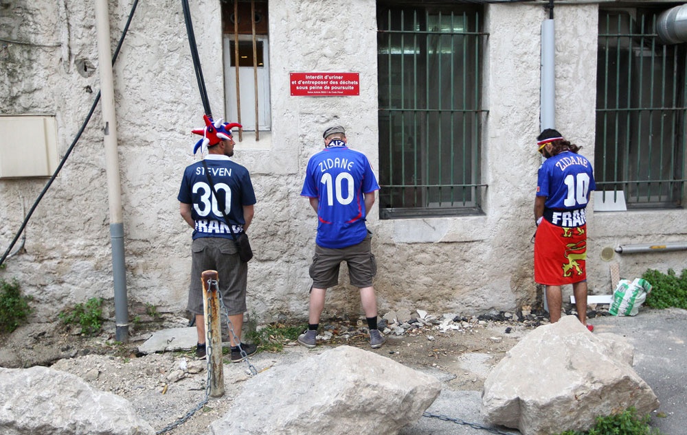 CĐV gây phản cảm ở Euro 2016 ảnh 2 CDV gay phan cam o Euro 2016 anh 2