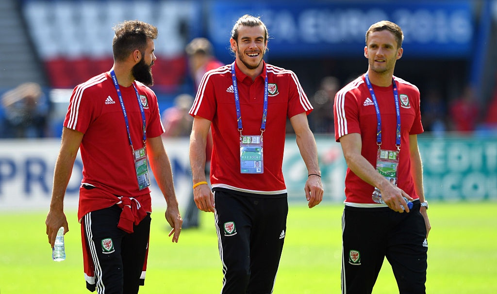 Gareth Bale dùng tay khống chế đồng đội ảnh 6 Gareth Bale dung tay khong che dong doi anh 6