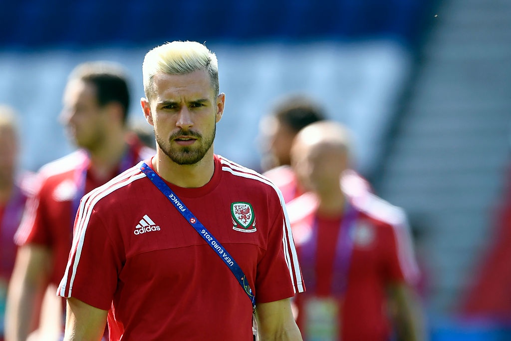 Gareth Bale dùng tay khống chế đồng đội ảnh 7 Gareth Bale dung tay khong che dong doi anh 7