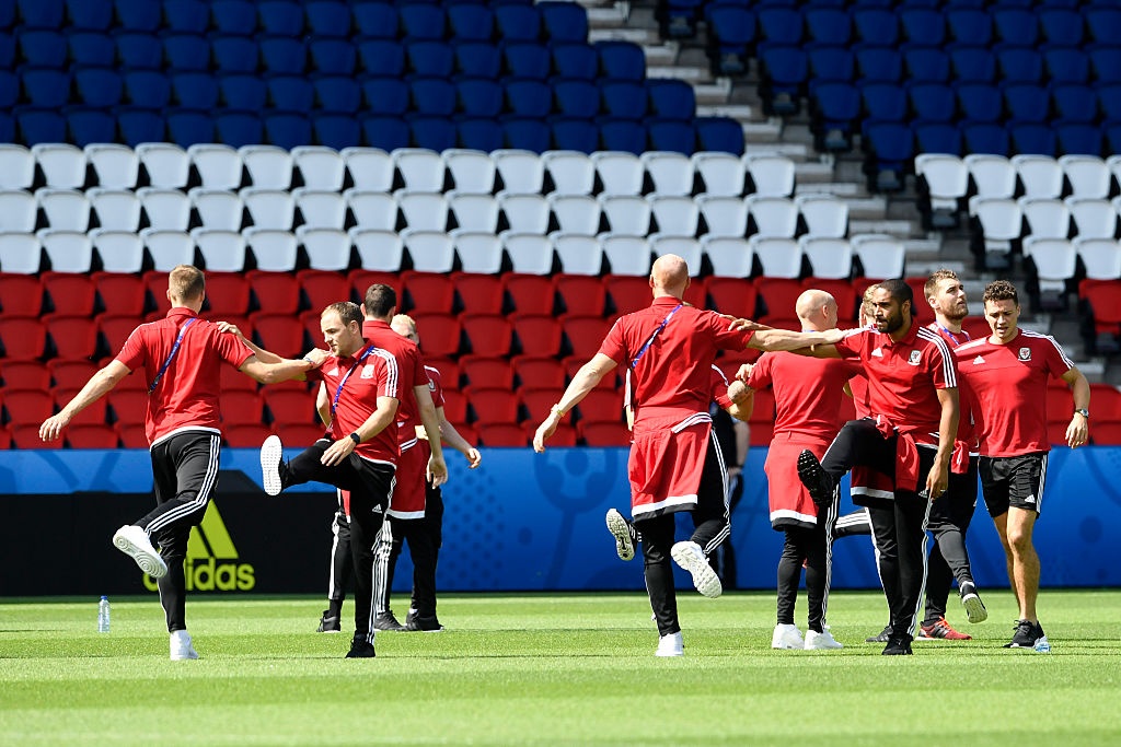 Gareth Bale dùng tay khống chế đồng đội ảnh 8 Gareth Bale dung tay khong che dong doi anh 8