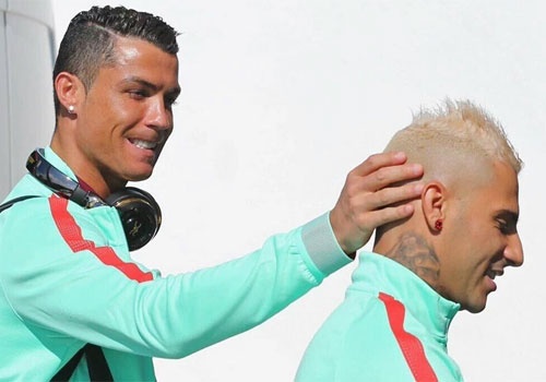 Ronaldo va Quaresma - tinh ban dac biet tai Euro 2016 hinh anh