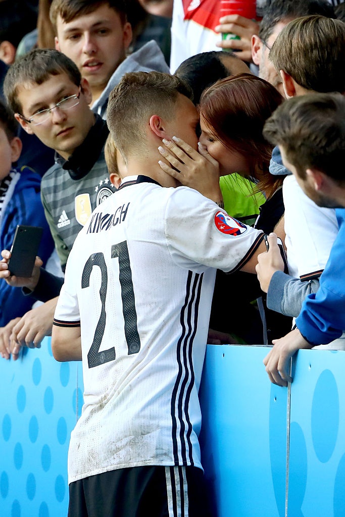 Neuer, Goetze hôn bạn gái ở Euro 2016 ảnh 6 Neuer, Goetze hon ban gai o Euro 2016 anh 6