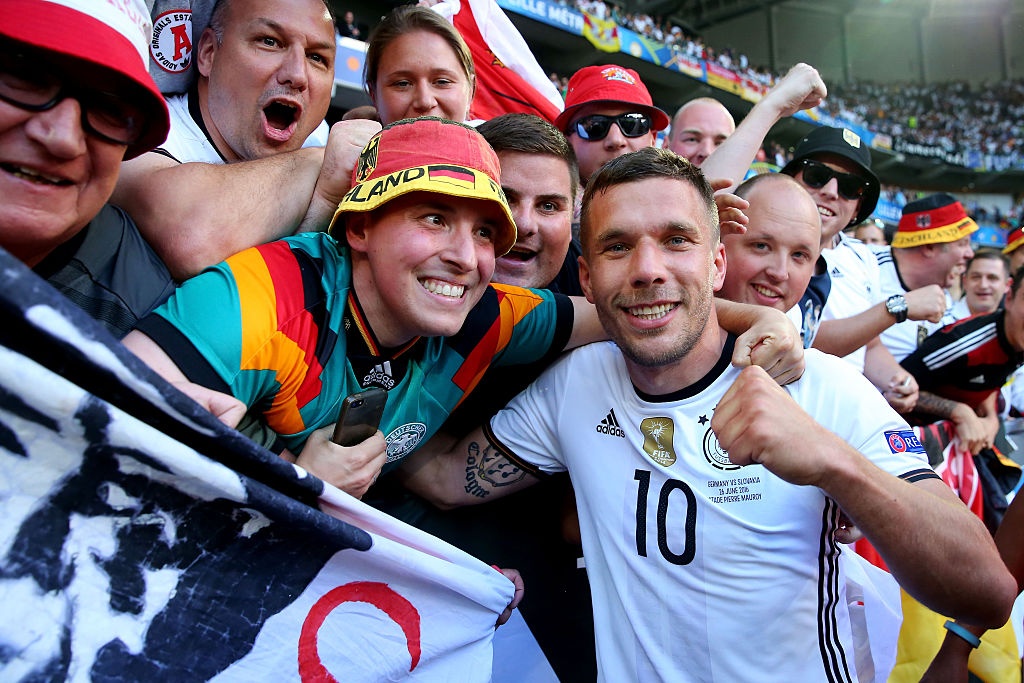 Neuer, Goetze hôn bạn gái ở Euro 2016 ảnh 9 Neuer, Goetze hon ban gai o Euro 2016 anh 9