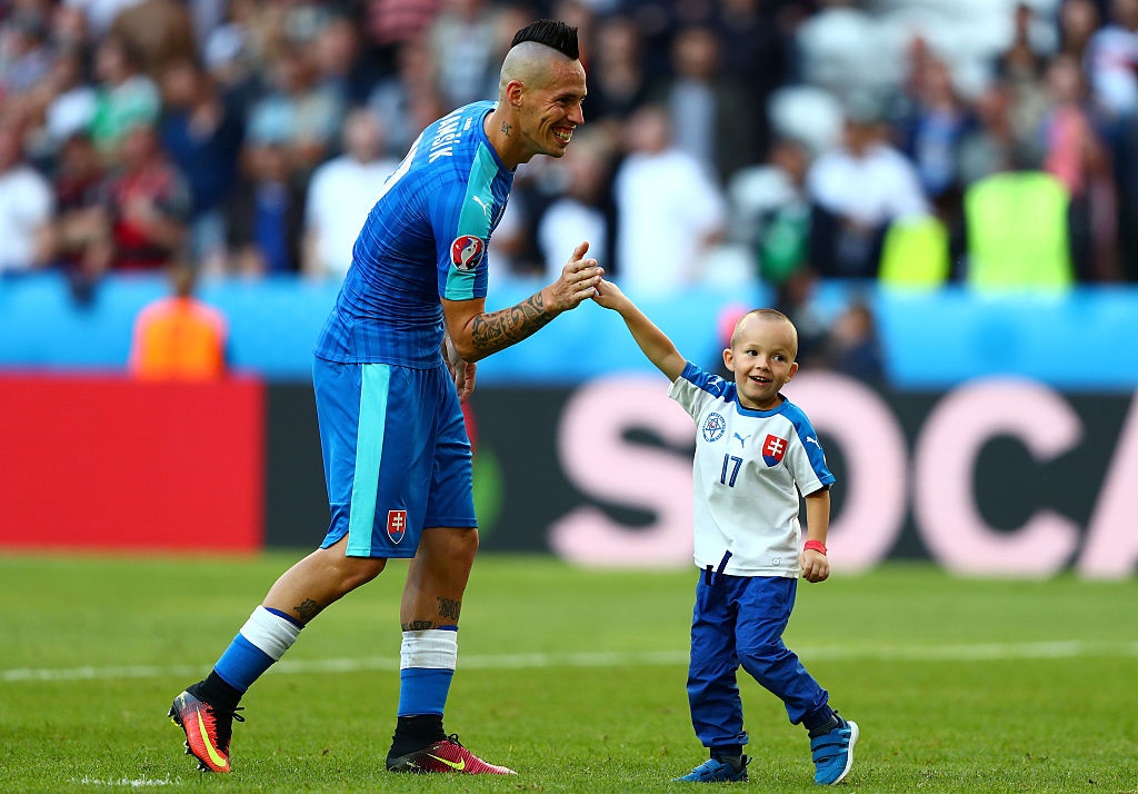 Neuer, Goetze hôn bạn gái ở Euro 2016 ảnh 10 Neuer, Goetze hon ban gai o Euro 2016 anh 10