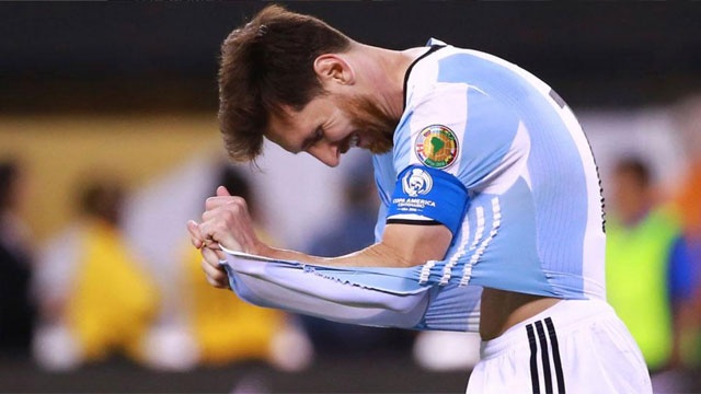 Nuoc mat cua Messi lay dong nguoi ham mo hinh anh