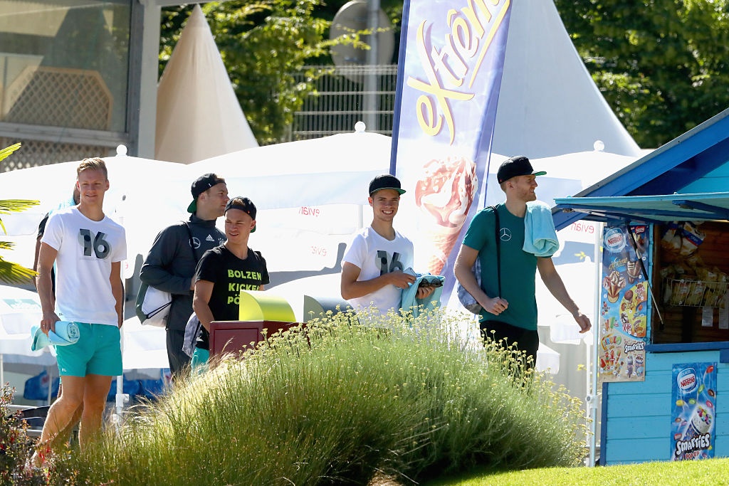 Tuyen Duc xa hoi truoc tran gap Italy anh 3