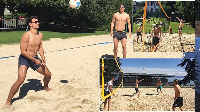 Tuyen Duc xa hoi truoc tran tu ket gap Italy hinh anh