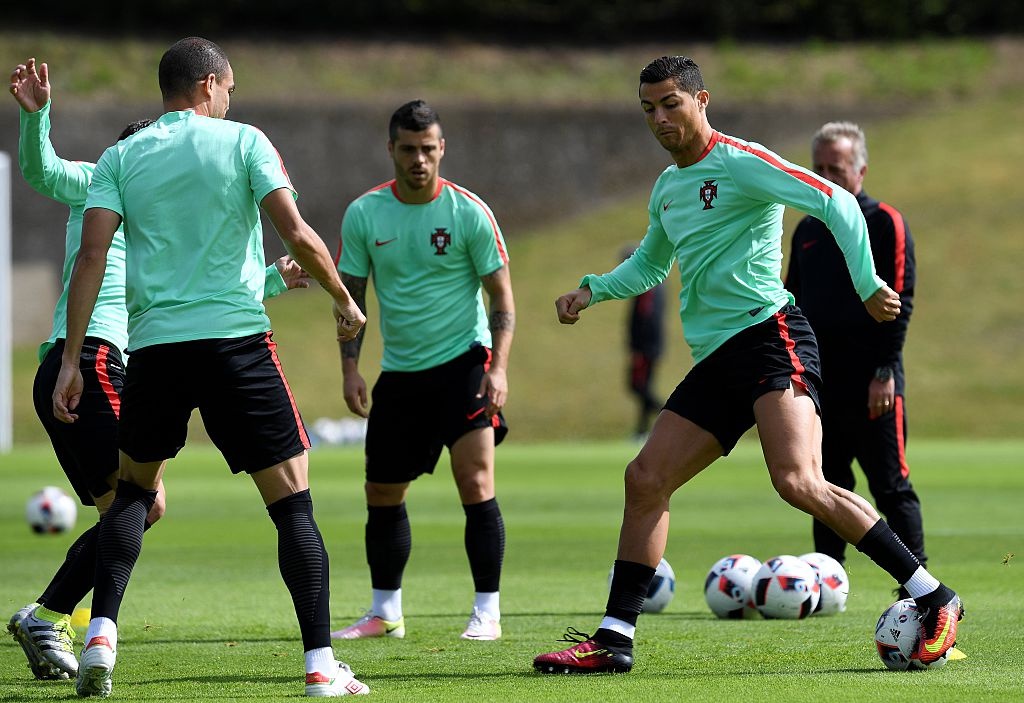 Ronaldo khoe ky thuat truoc tu ket Euro anh 2