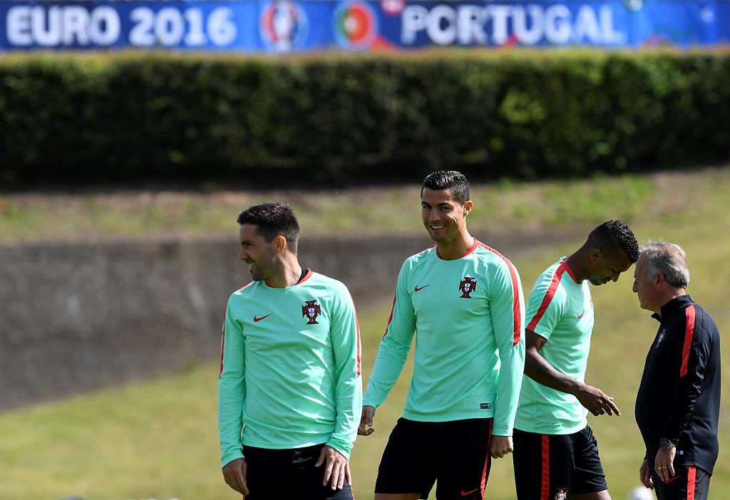 Ronaldo khoe ky thuat truoc tu ket Euro anh 8