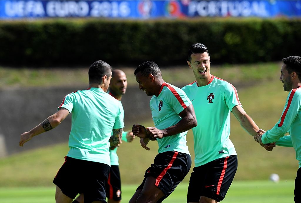 Ronaldo khoe ky thuat truoc tu ket Euro anh 10