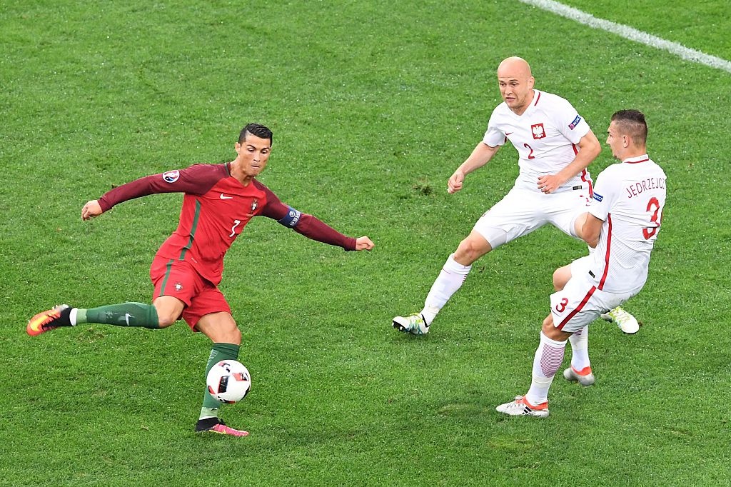 Ronaldo tu that vong den phan khich anh 1