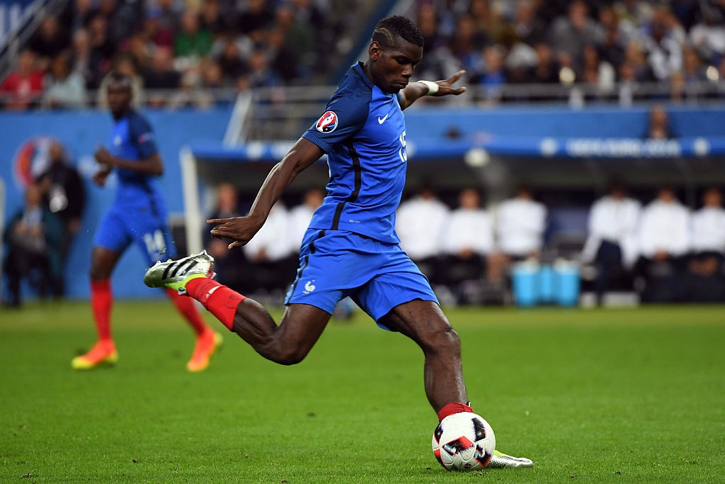 Ronaldo bi loai khoi doi hinh tu ket anh 7