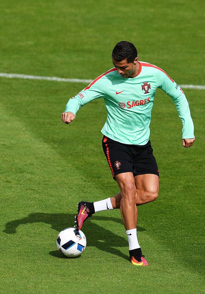 Ronaldo chạy leo dốc rèn thể lực ảnh 3 Ronaldo chay leo doc ren the luc anh 3