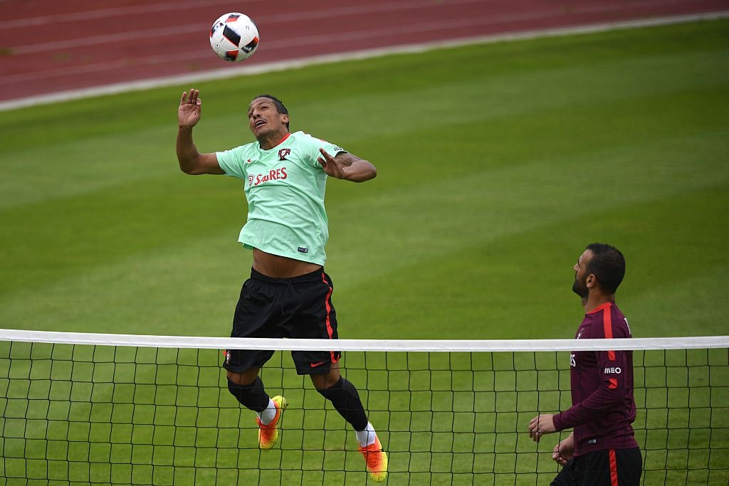 Ronaldo chạy leo dốc rèn thể lực ảnh 9 Ronaldo chay leo doc ren the luc anh 9