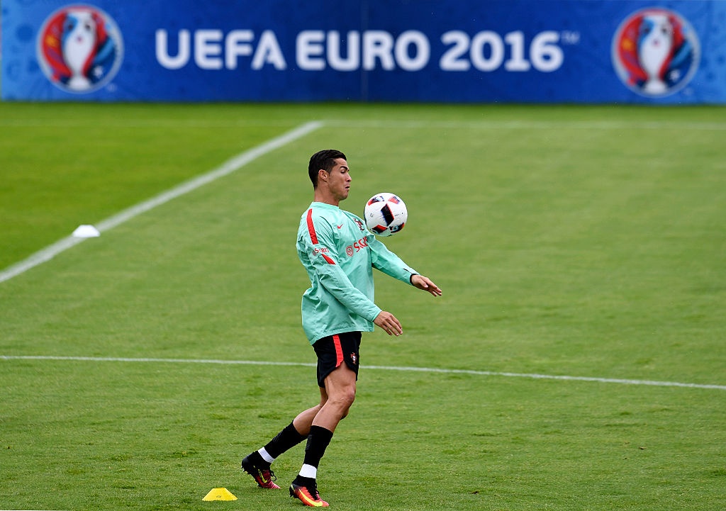 Ronaldo chạy leo dốc rèn thể lực ảnh 4 Ronaldo chay leo doc ren the luc anh 4