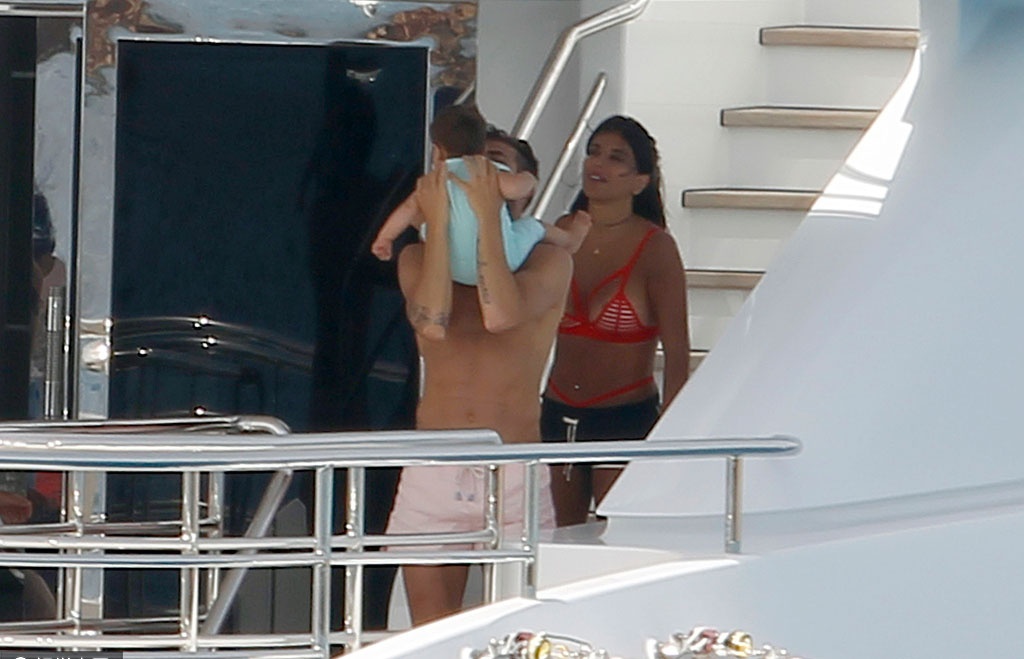 Bong hong cua Fabregas nong bong o bien anh 1