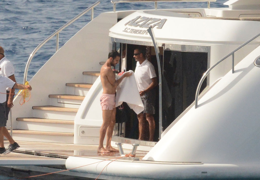 Bong hong cua Fabregas nong bong o bien anh 4