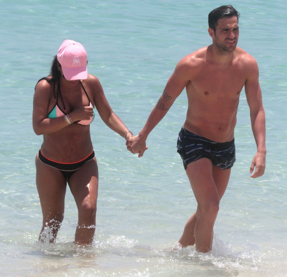 Bong hong cua Fabregas nong bong o bien anh 8