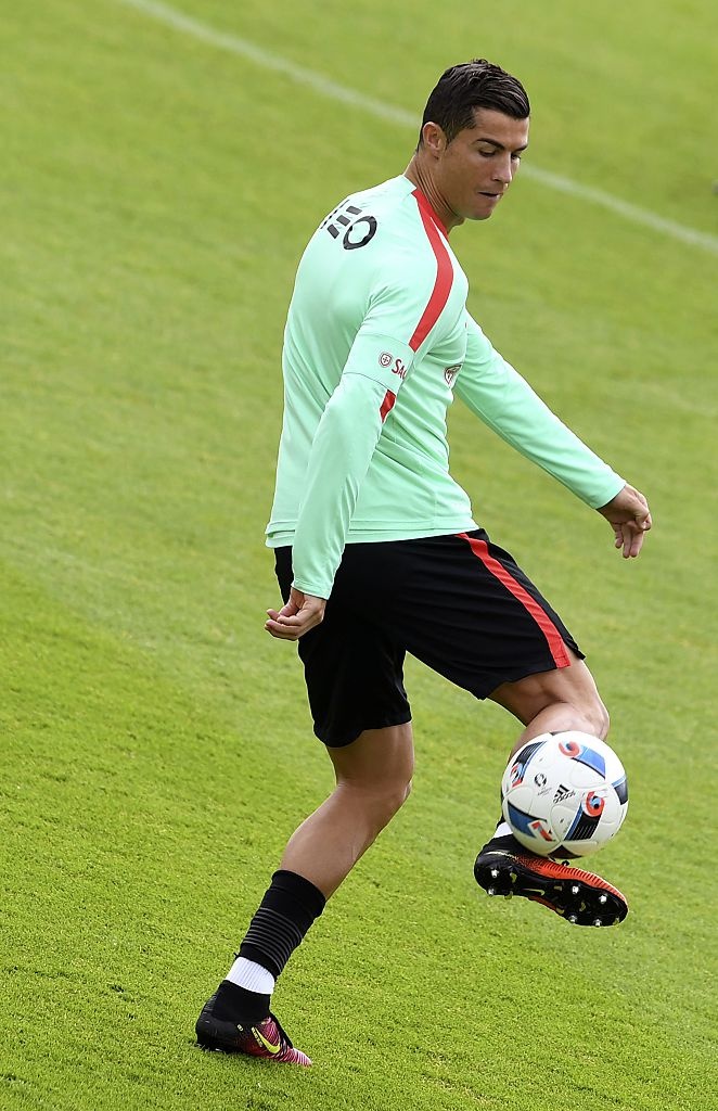 Ronaldo choc cuoi dong doi truoc ban ket anh 6