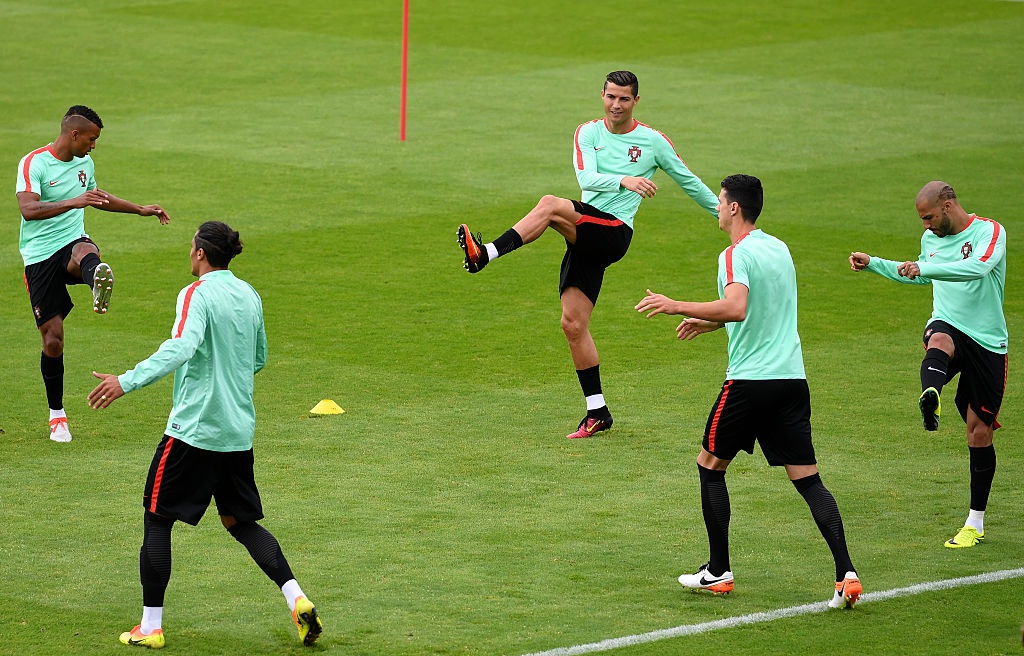 Ronaldo choc cuoi dong doi truoc ban ket anh 1