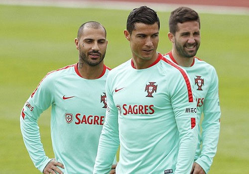 Ronaldo choc cuoi dong doi truoc ban ket Euro 2016 hinh anh