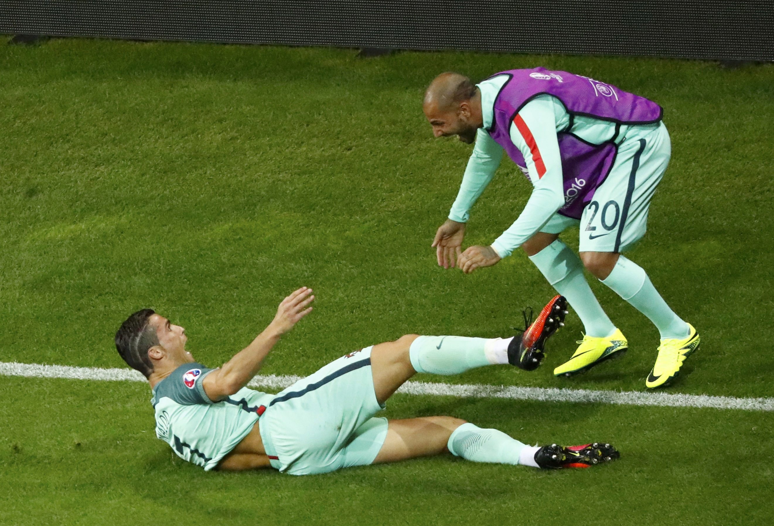 Ronaldo an mung phan khich sau ban ket anh 1