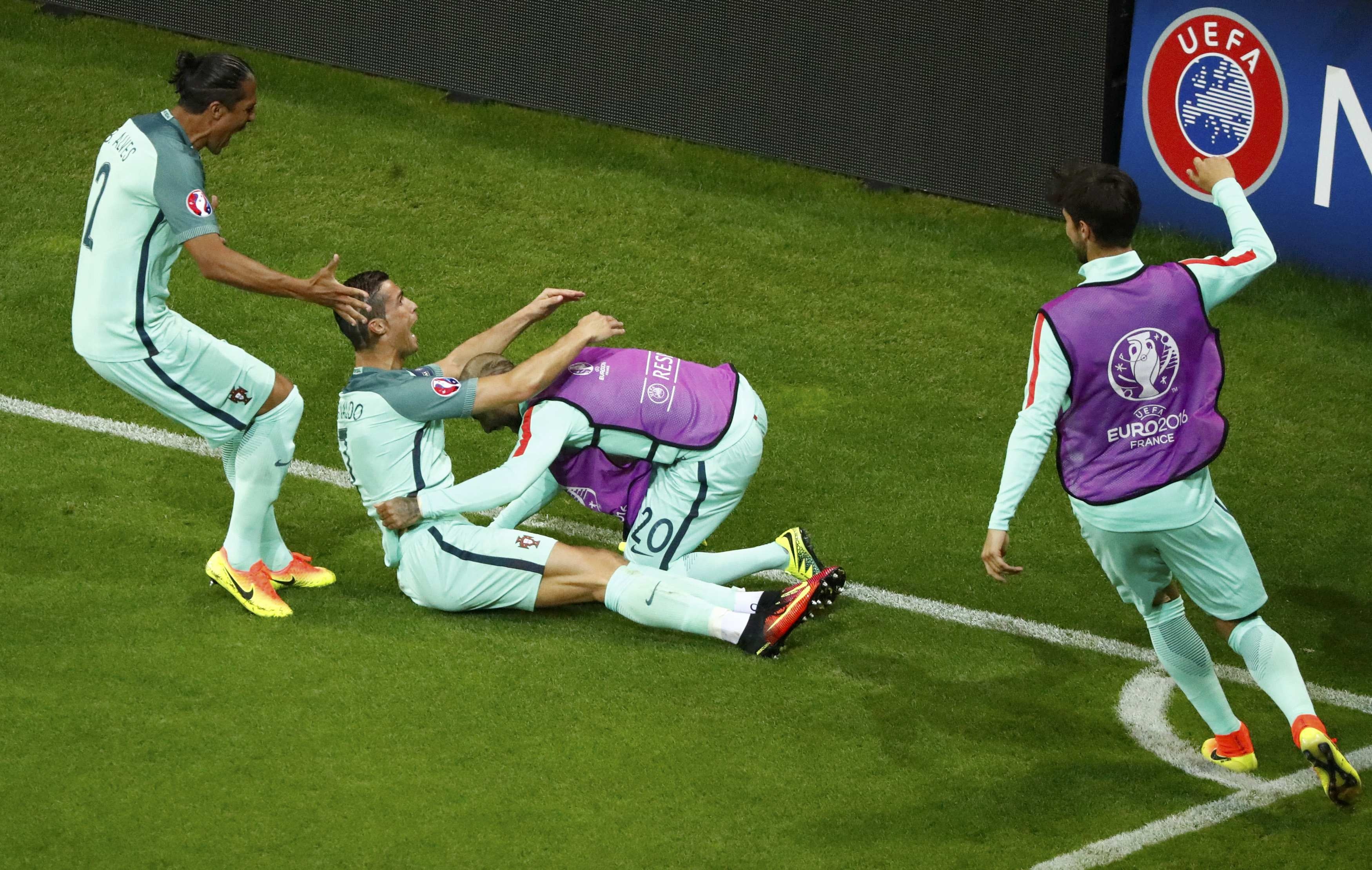 Ronaldo an mung phan khich sau ban ket anh 2