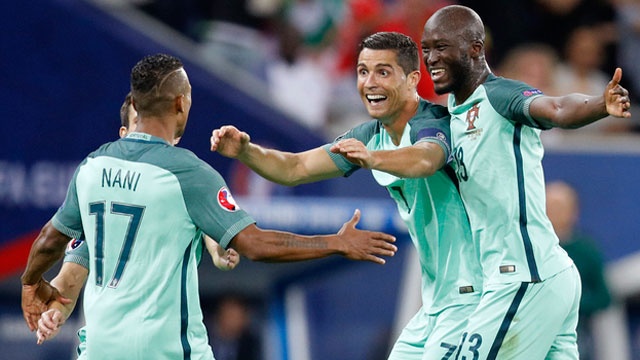 Ronaldo ghi ban va kien tao, Bo Dao Nha vao chung ket Euro hinh anh