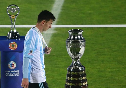 Tong thong Argentina xac nhan Messi khong giai nghe hinh anh
