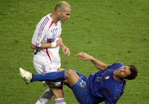 Materazzi tiet lo ly do khien Zidane dung ‘thiet dau cong' hinh anh