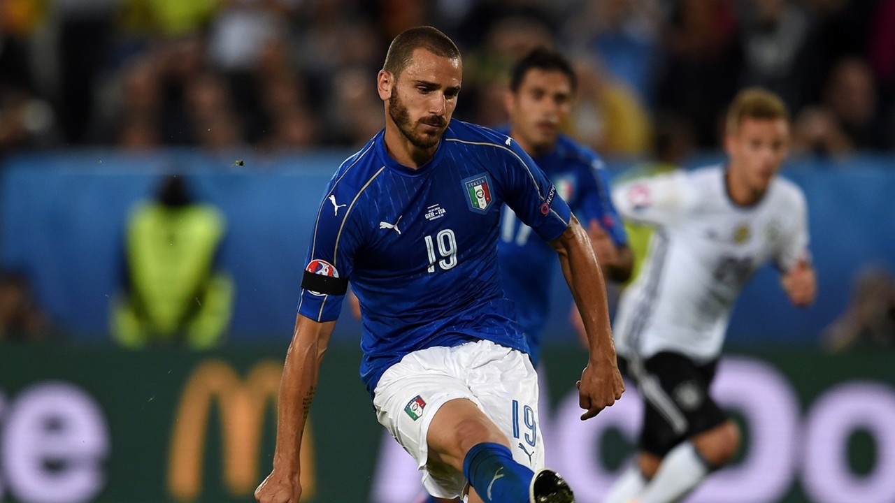 Ronaldo vao doi hinh hay nhat Euro 2016 anh 4