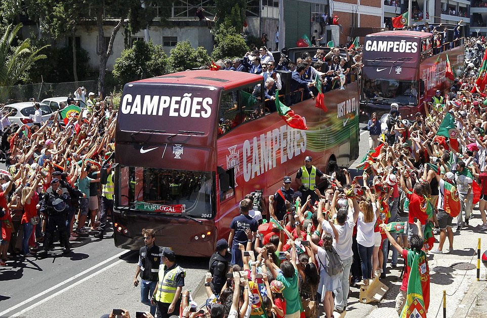 Lễ hoành tráng đón Bồ Đào Nha ảnh 8 Le hoanh trang don Bo Dao Nha anh 8