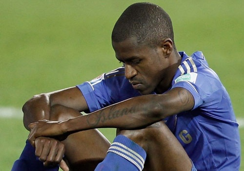 Ramires tan cong trong tai sau khi nhan the do hinh anh