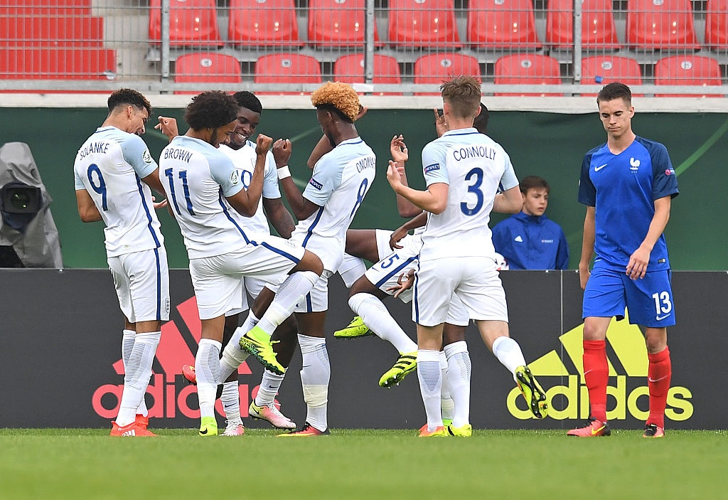 U19 Anh thang Phap 2-1 anh 1