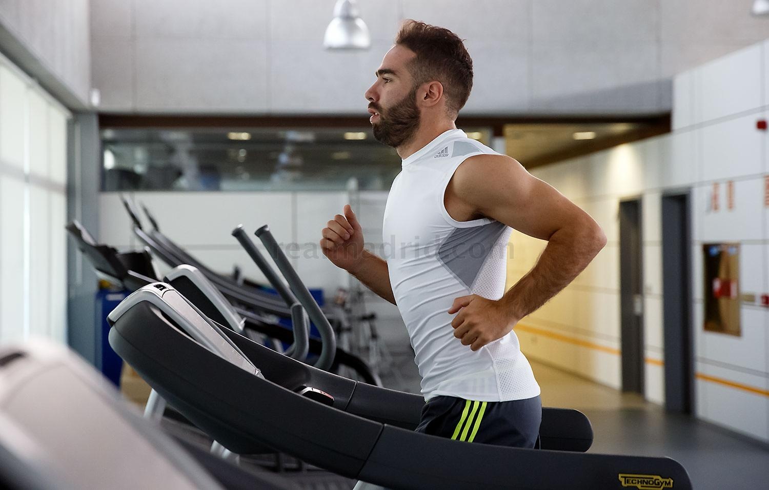 Ramos khoe suc manh co bap anh 3