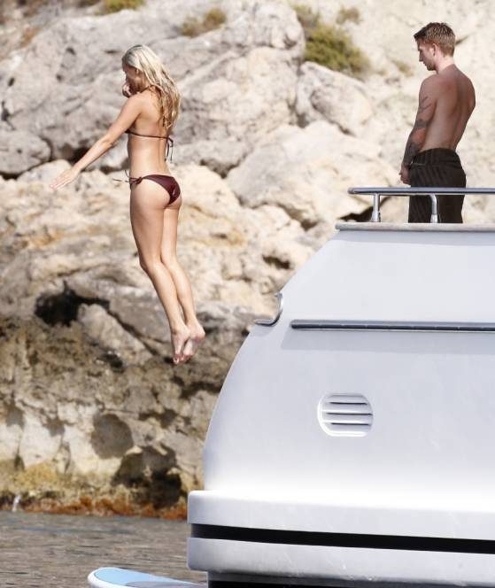 Reus hôn bạn gái say đắm ảnh 3 Reus hon ban gai say dam anh 3