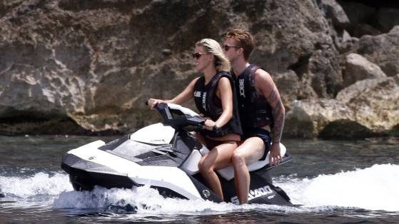 Reus hôn bạn gái say đắm ảnh 7 Reus hon ban gai say dam anh 7