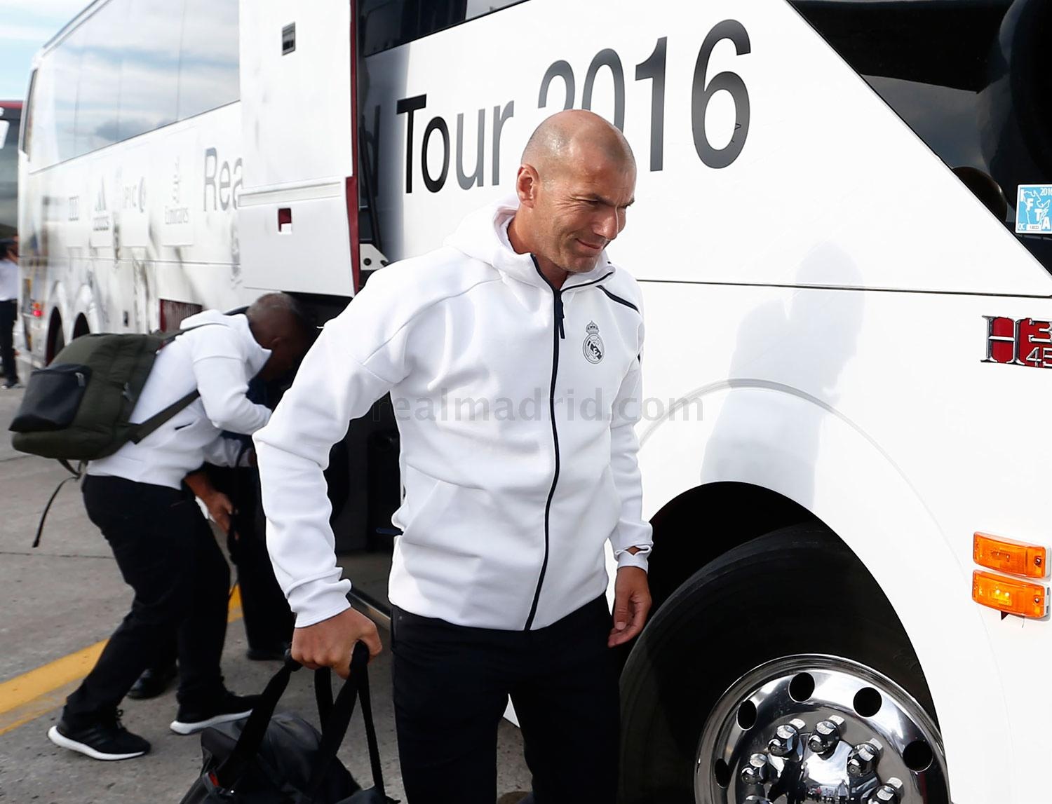 Zidane cho 2 con trai di du dau anh 1