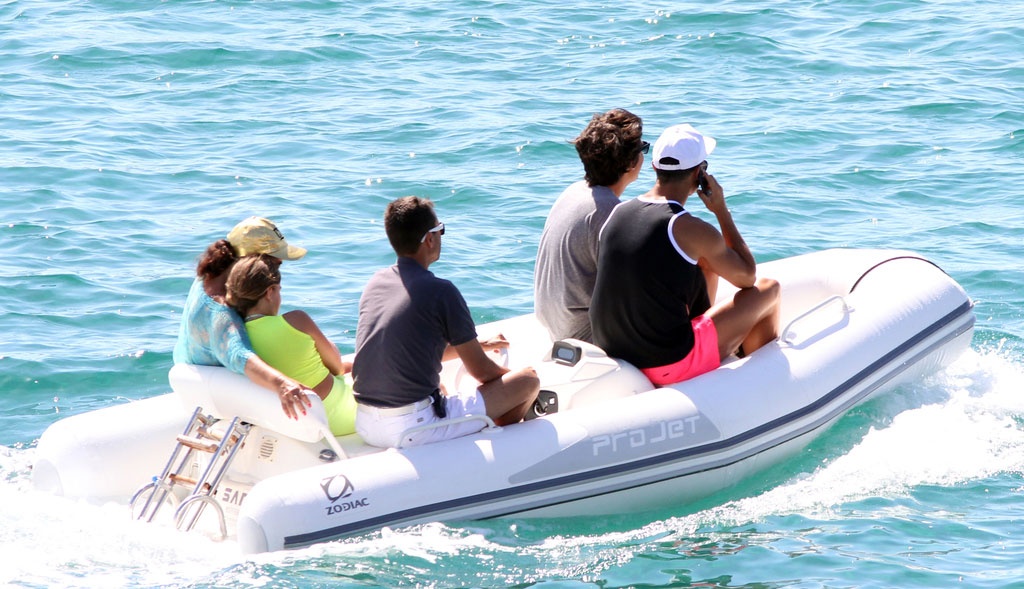 Ronaldo dùng bảo vệ đầu gối ảnh 3 Ronaldo dung bao ve dau goi anh 3