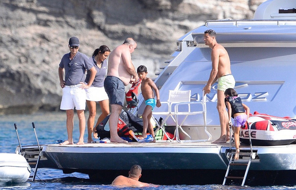 Ronaldo dùng bảo vệ đầu gối ảnh 10 Ronaldo dung bao ve dau goi anh 10