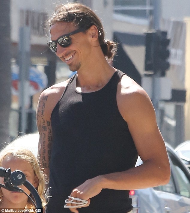 Sao MU xả hơi trước khi du đấu ảnh 2 Sao MU xa hoi truoc khi du dau anh 2