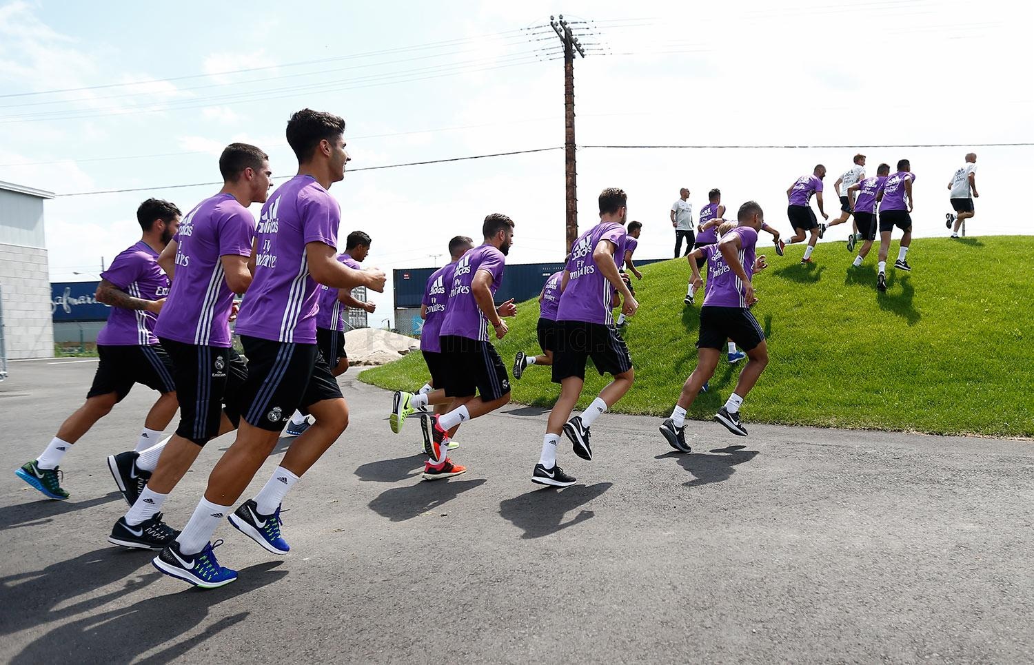 Zidane cho cau thu Real chay bo anh 3