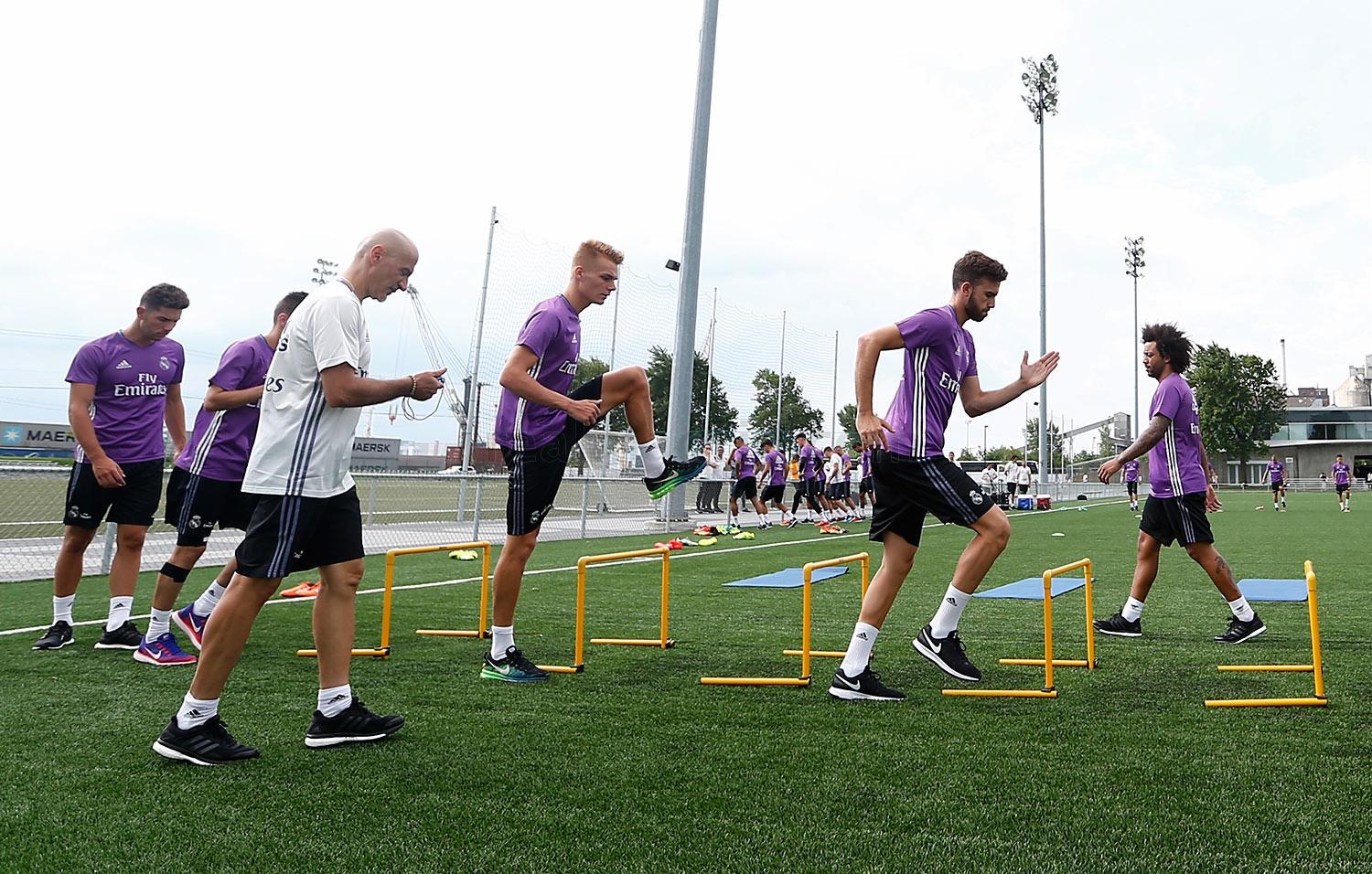 Zidane cho cau thu Real chay bo anh 4