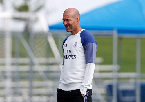 Zidane cho cau thu Real chay bo, leo doc ren the luc hinh anh